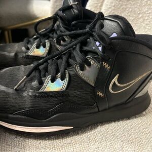 Boys Nike Kyrie Infinite Runners